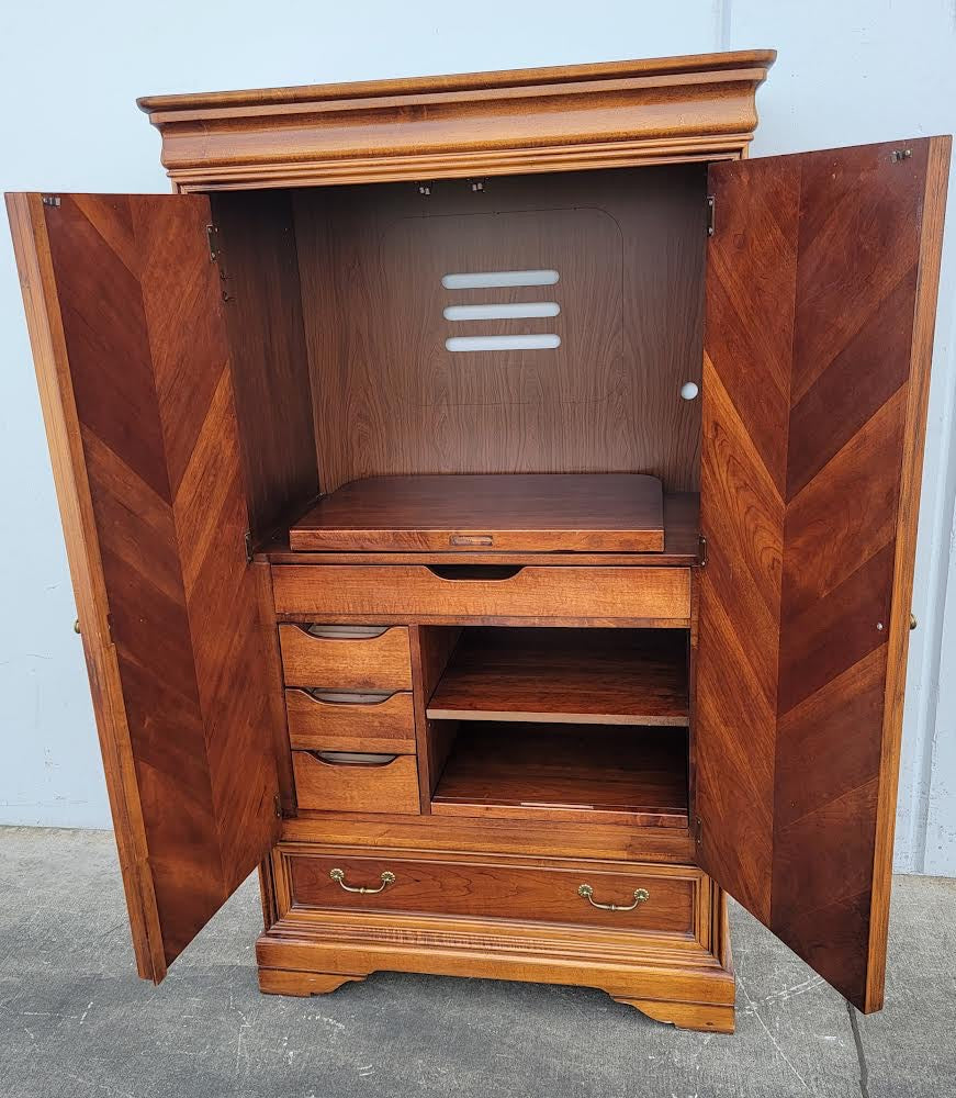 Vintage armoire/wardrobe cabinet