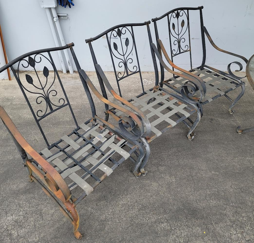 Patio set round table with 5 chairs and umbrella