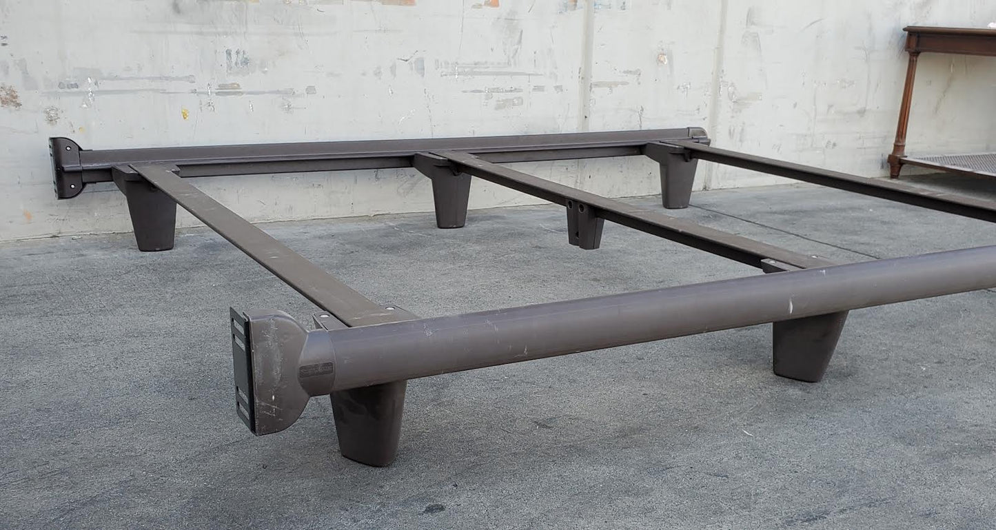 Metal queen size bedframe