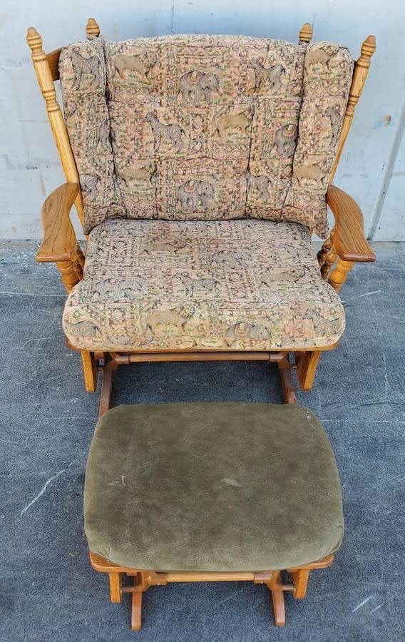 Towne square swivel glider rocking chair with ottoman Amish four poster style