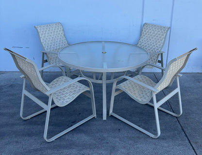 Outdoor/ patio set round table with 4 chairs