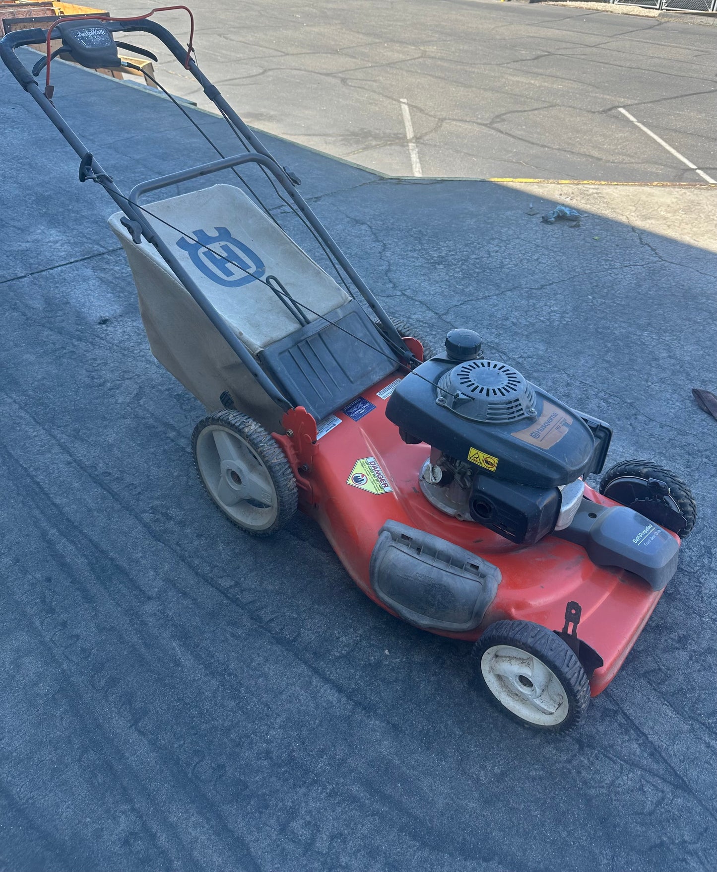 Husqvarna Honda lawn mower 700F