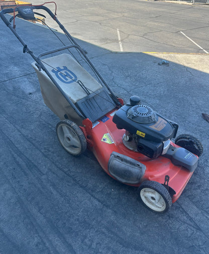 Husqvarna Honda lawn mower 700F