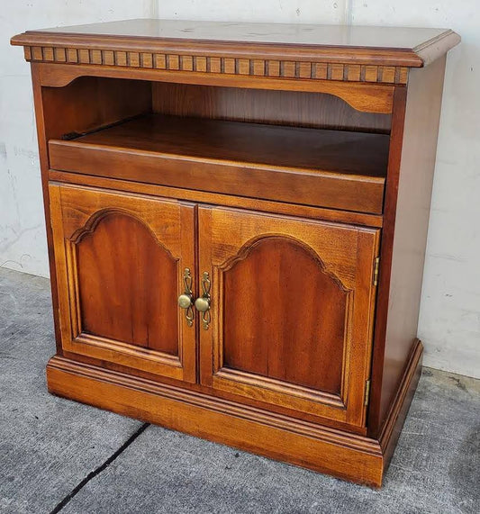 End/side table cabinet/nightstand with pull out shelf
