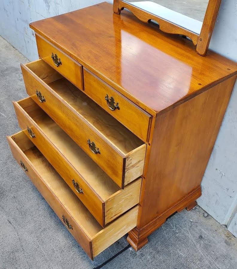 Dresser 5 drawer with mirror vintage