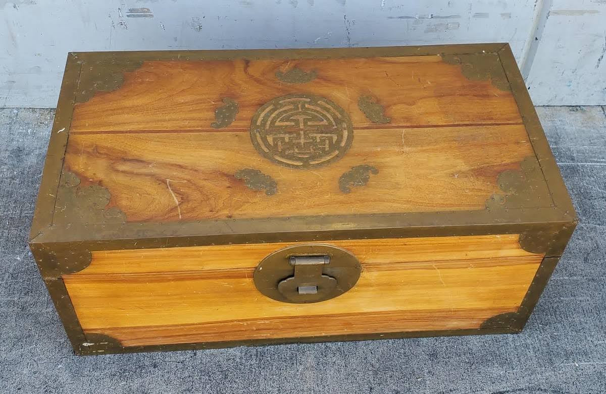 Chinese camphor wood style chest/trunk