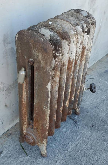 Cast iron radiator