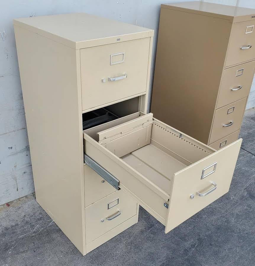 Hon tan 4 drawer file cabinet (no key)