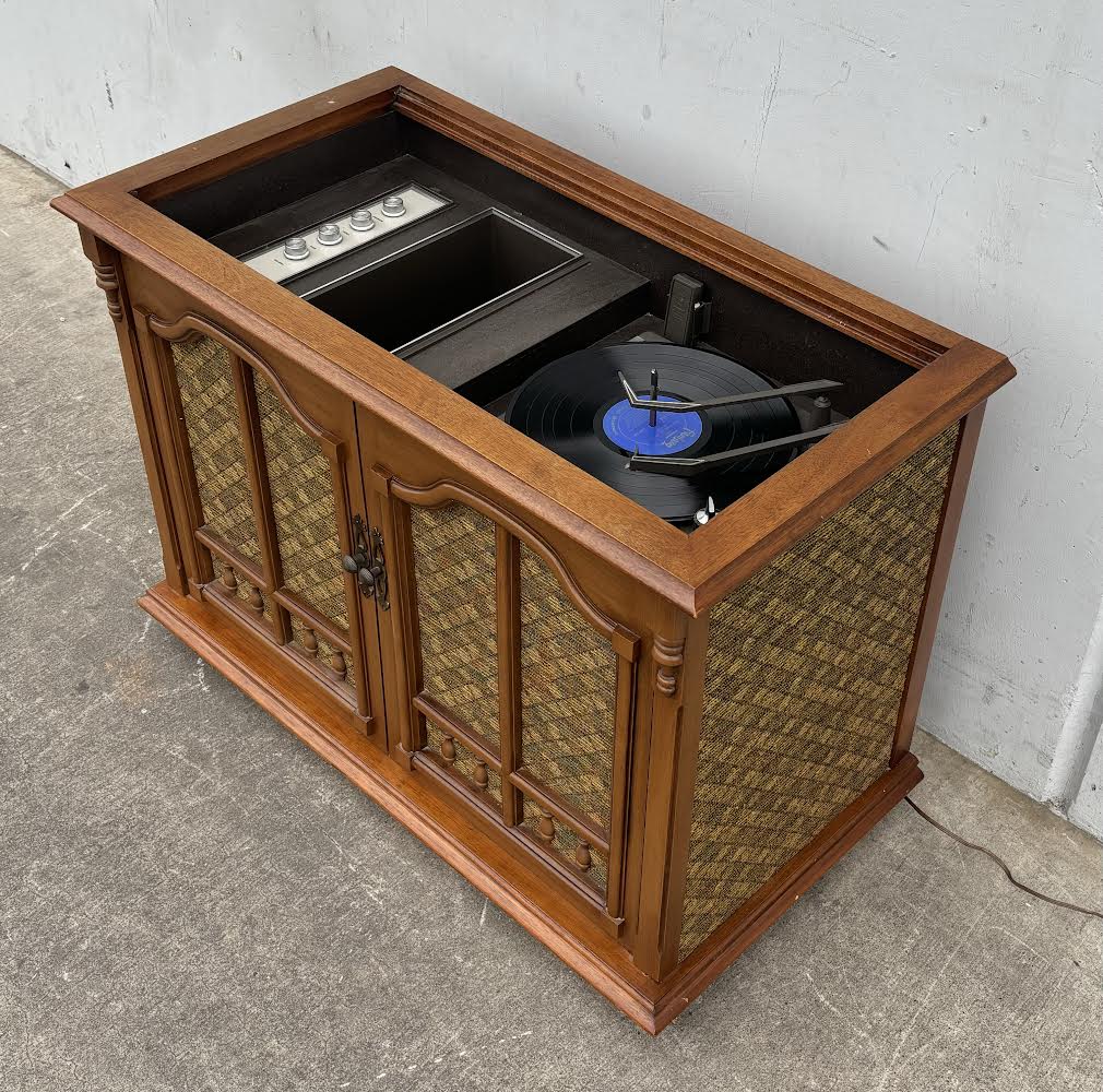 1960's magnavox astro sonic radio/record player Works