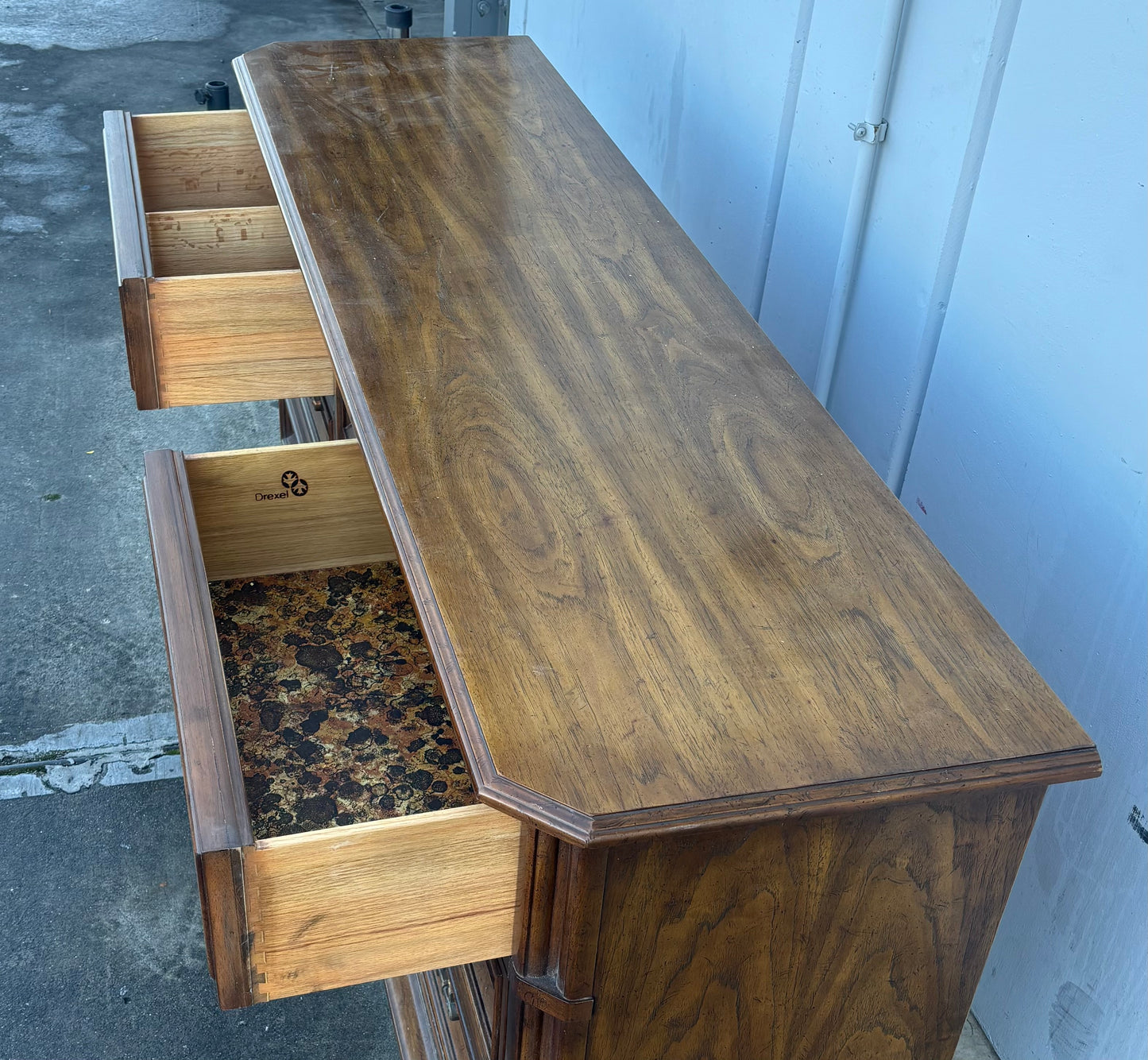 Drexel dresser/ sideboard/ buffet cabinet