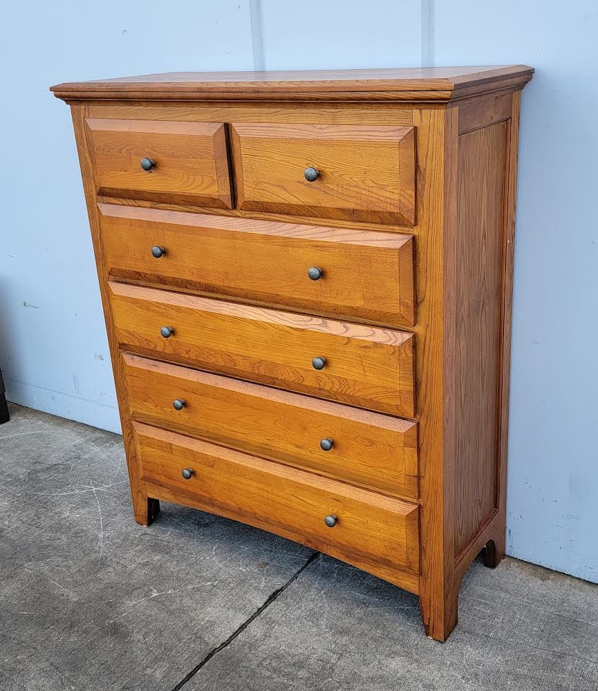 tradewins light wood dresser/ chest of drawers