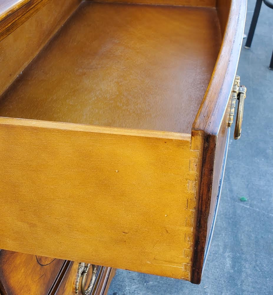 vintage dresser/commode/ chest of drawers