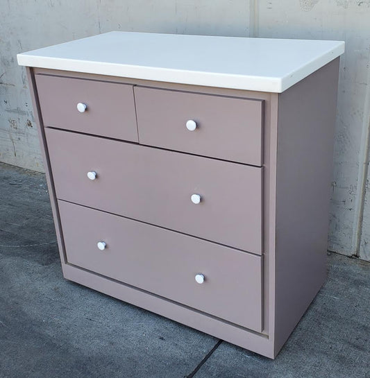 Dresser/chest of drawers
