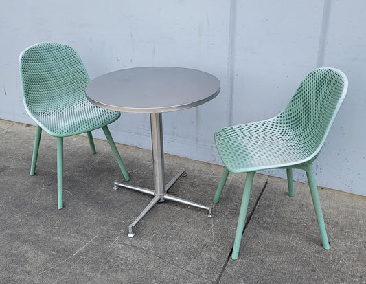Outdoor/patio modern round table and 2 green chairs