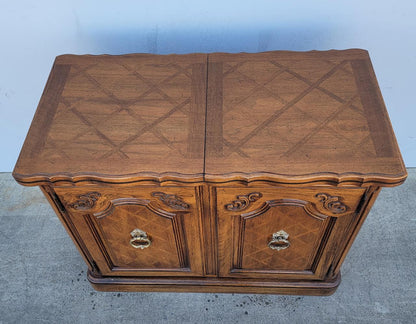 Thomasville buffet with wheels flip extending top