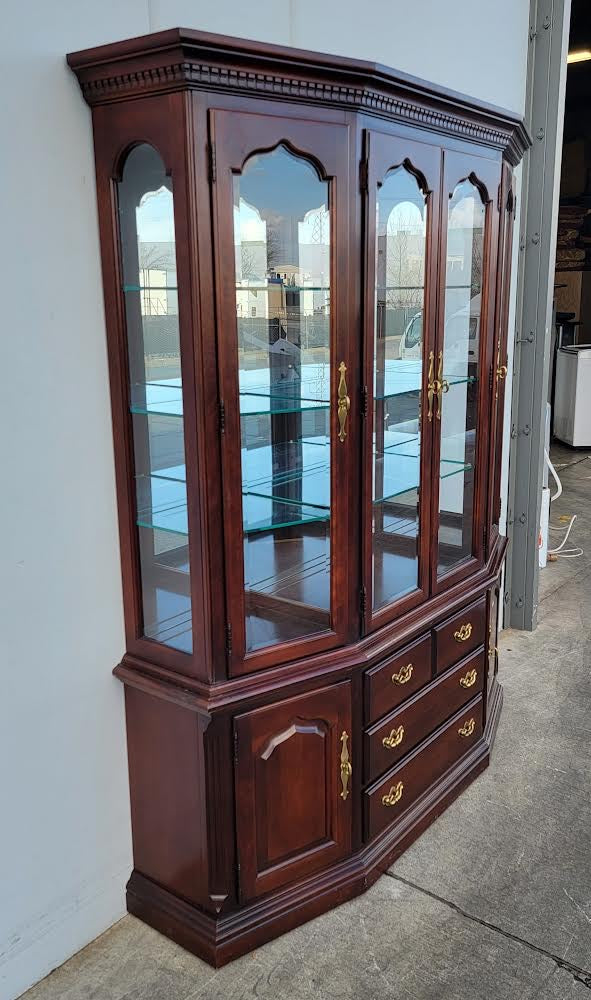 thomasville chippendale breakfront China display cabinet hutch mahogany