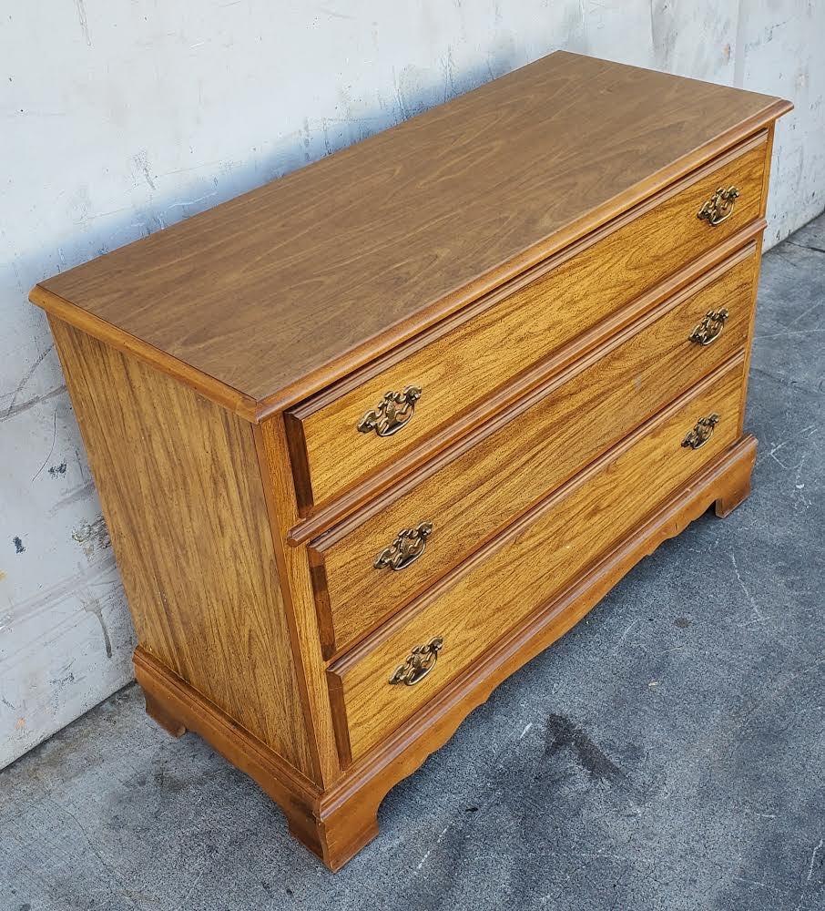 Bassett dresser/nightstand bureau