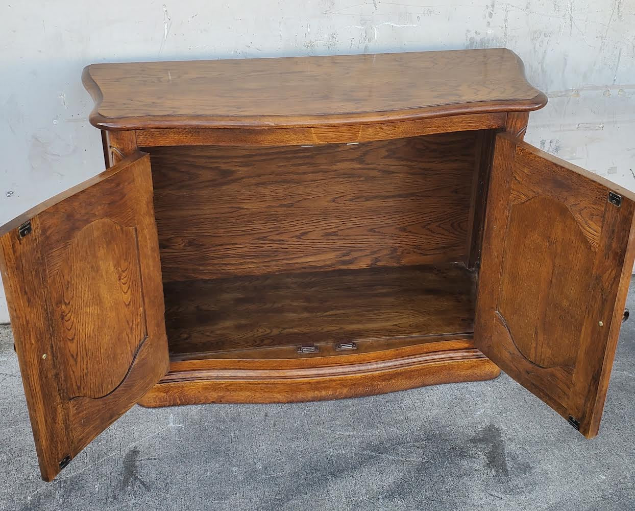 sideboard/buffet server cabinet