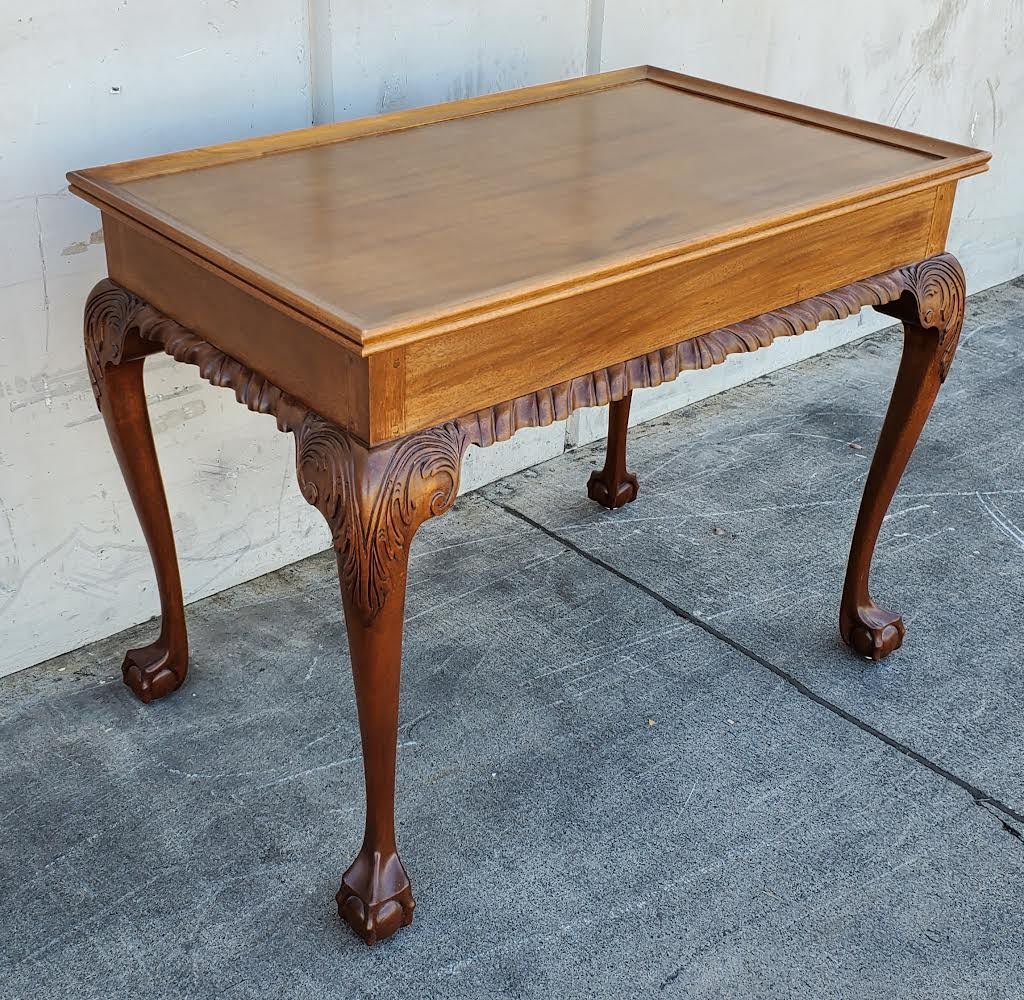 Queen Anne style end/side table