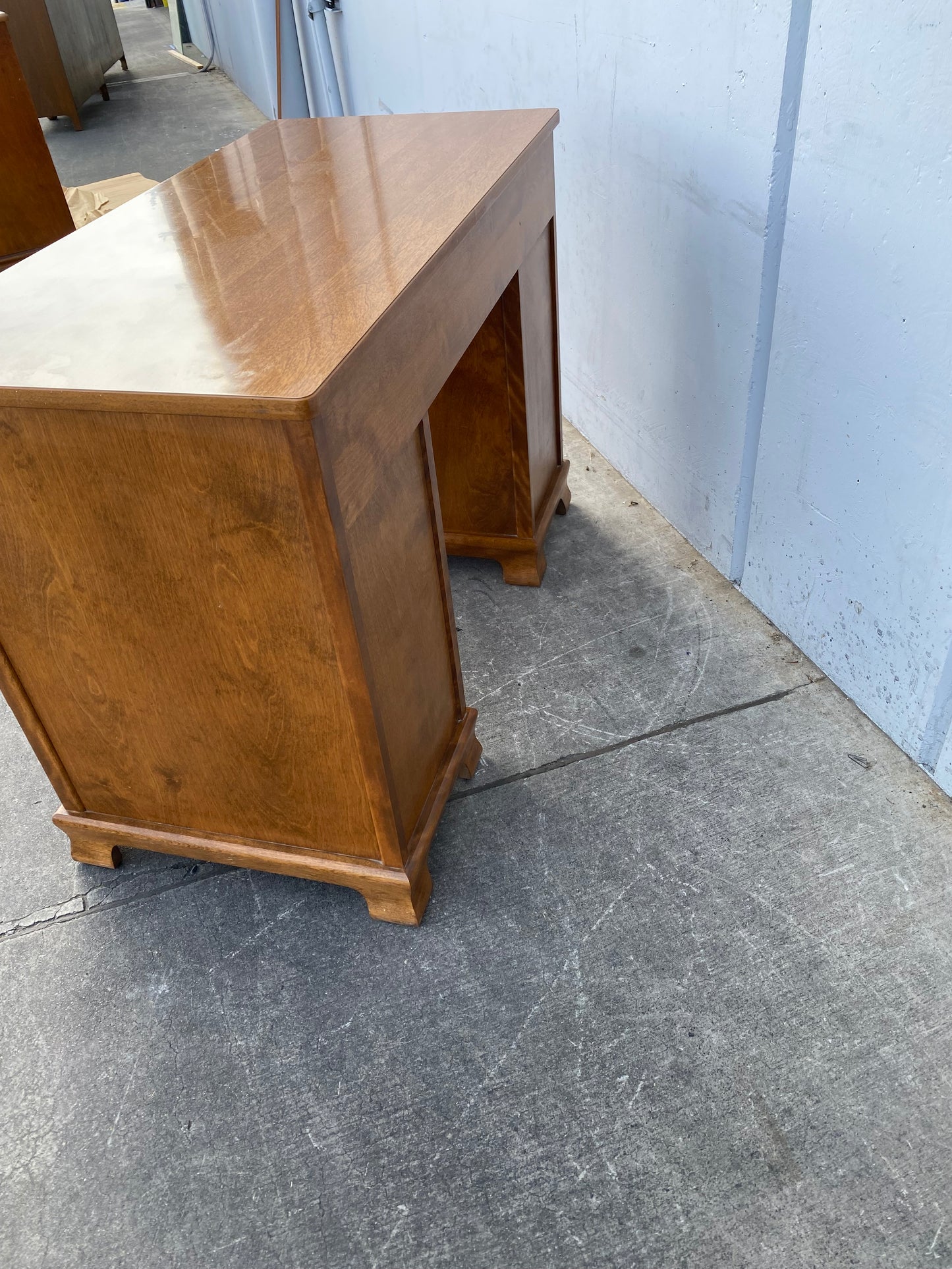 Baumritter office knee hole desk nutmeg