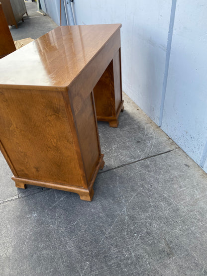 Baumritter office knee hole desk nutmeg
