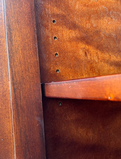 Dark wood bookcase/ shelf cabinet