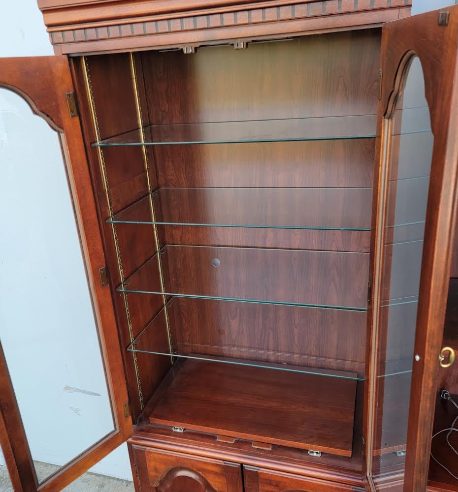 China hutch/ display cabinet and bookcase/ bookshelf cabinet antique/ vintage