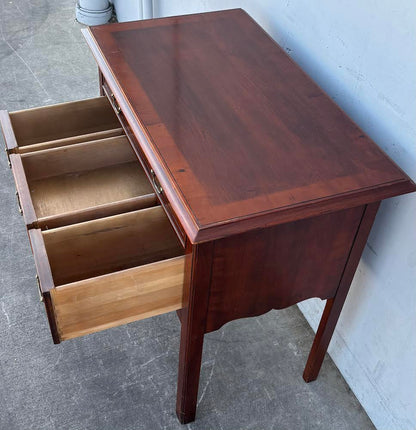Hekman Furniture Georgian Style Banded Mahogany Lowboy Entryway Table