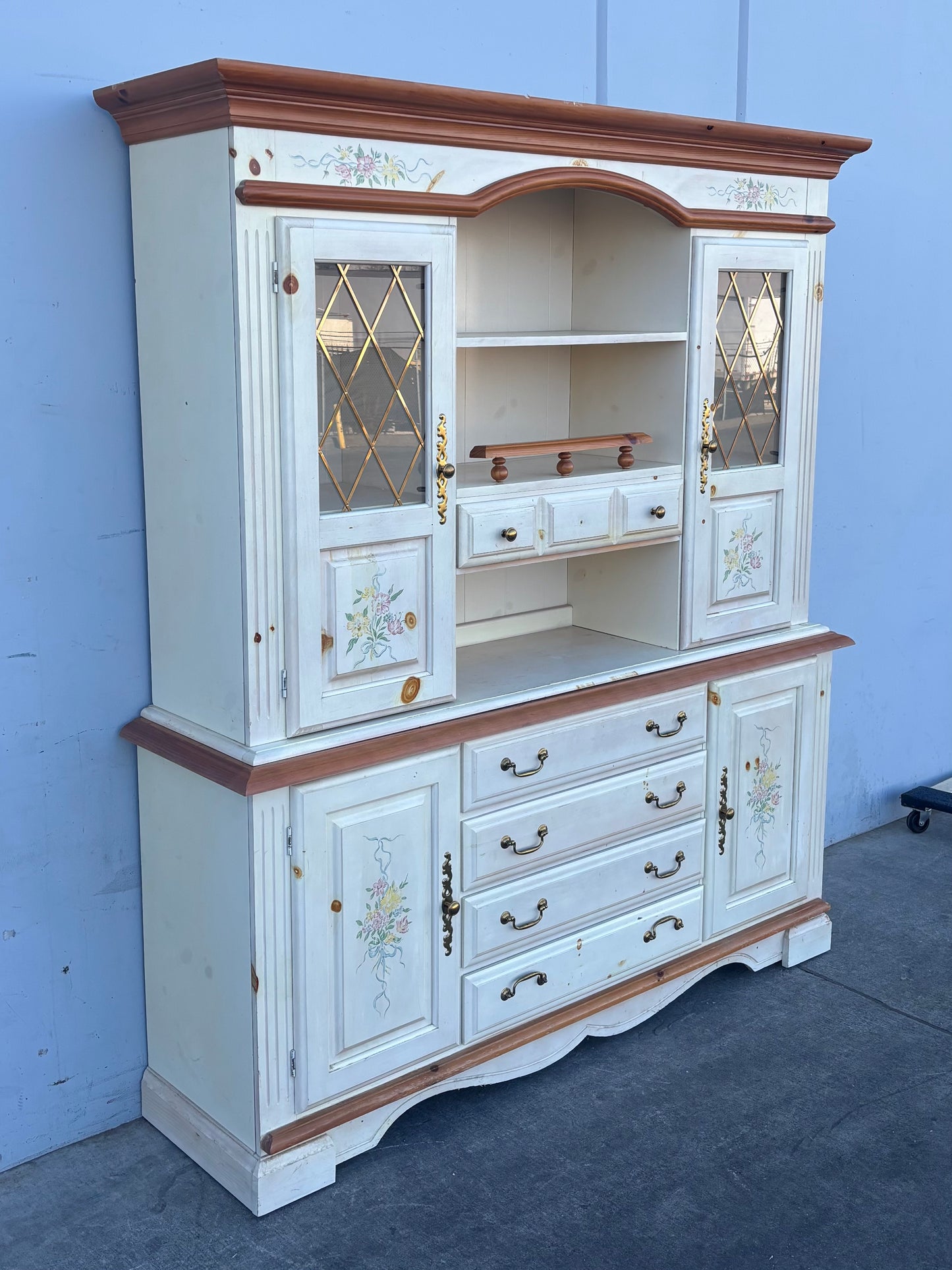 White antique / vintage china hutch cabinet