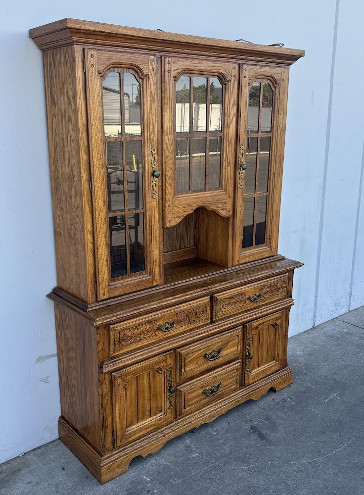 Virginia house Oak Hutch display cabinet