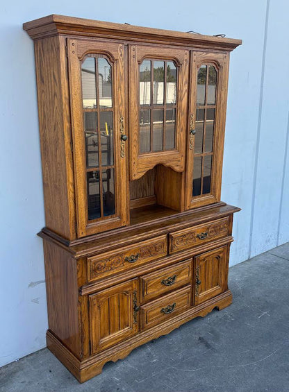 Virginia house Oak Hutch display cabinet
