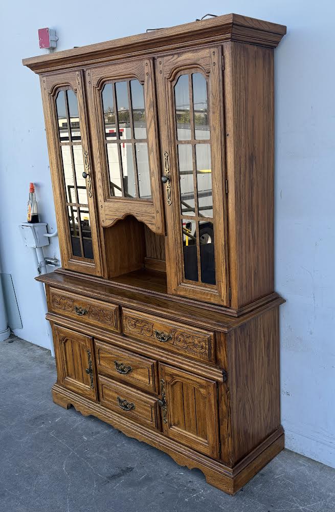 Virginia house Oak Hutch display cabinet