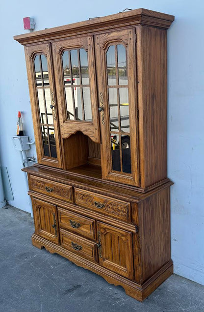 Virginia house Oak Hutch display cabinet