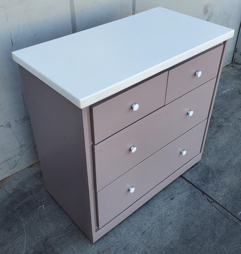 Dresser/chest of drawers