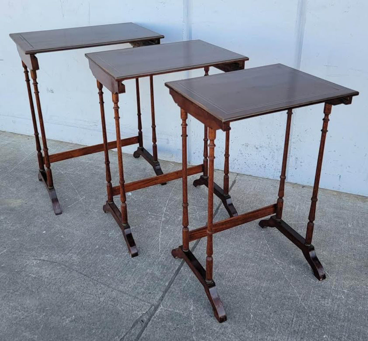 Nesting end/side tables (3) antique/ vintage