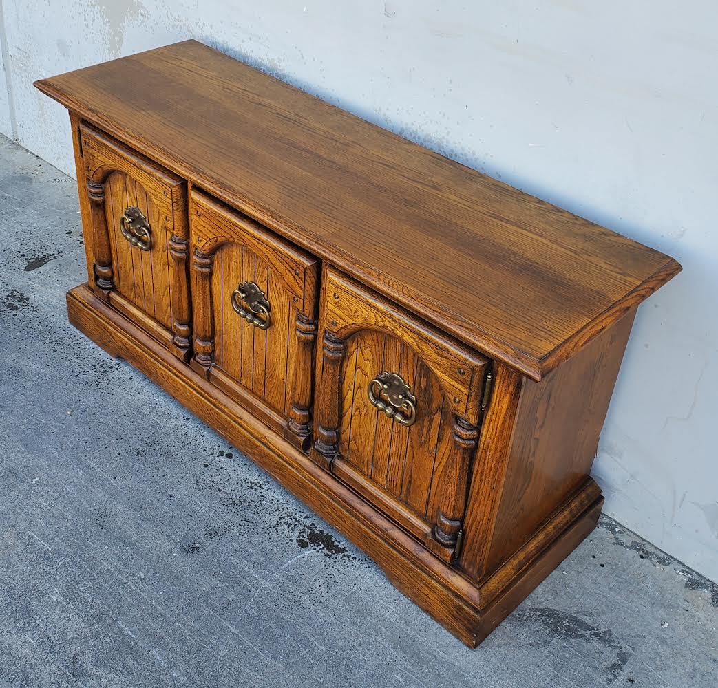Buffet/sideboard credenza/cabinet vintage
