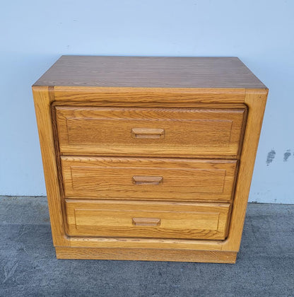 Stanley light wood nightstand/ chest of drawers/ end/side table