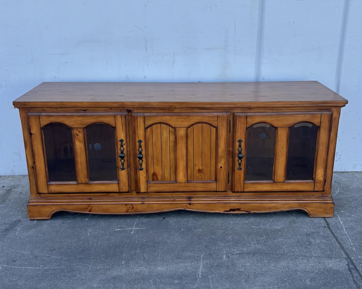 Antique legends TV stand/Dresser/sideboard