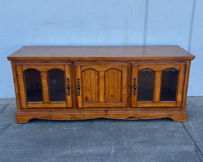 Antique legends TV stand/Dresser/sideboard