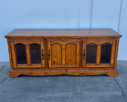 Antique legends TV stand/Dresser/sideboard