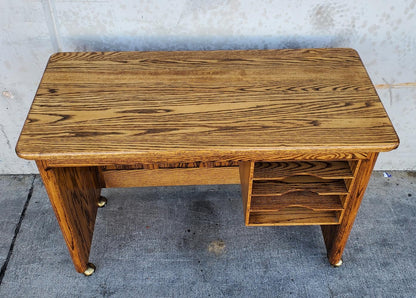 Desk wood with wheels