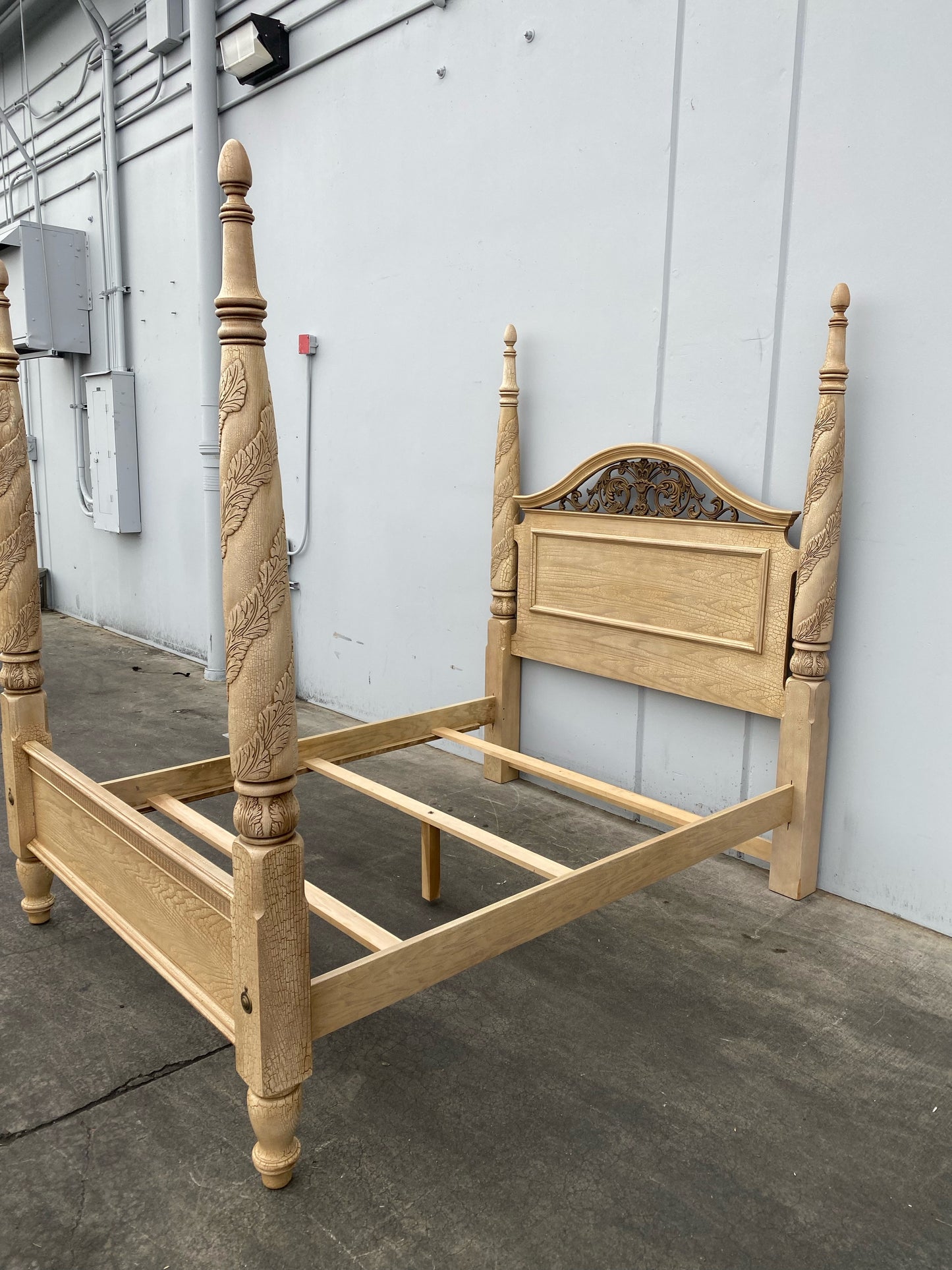 queen size 4 poster bed frame antique/ vintage light wood