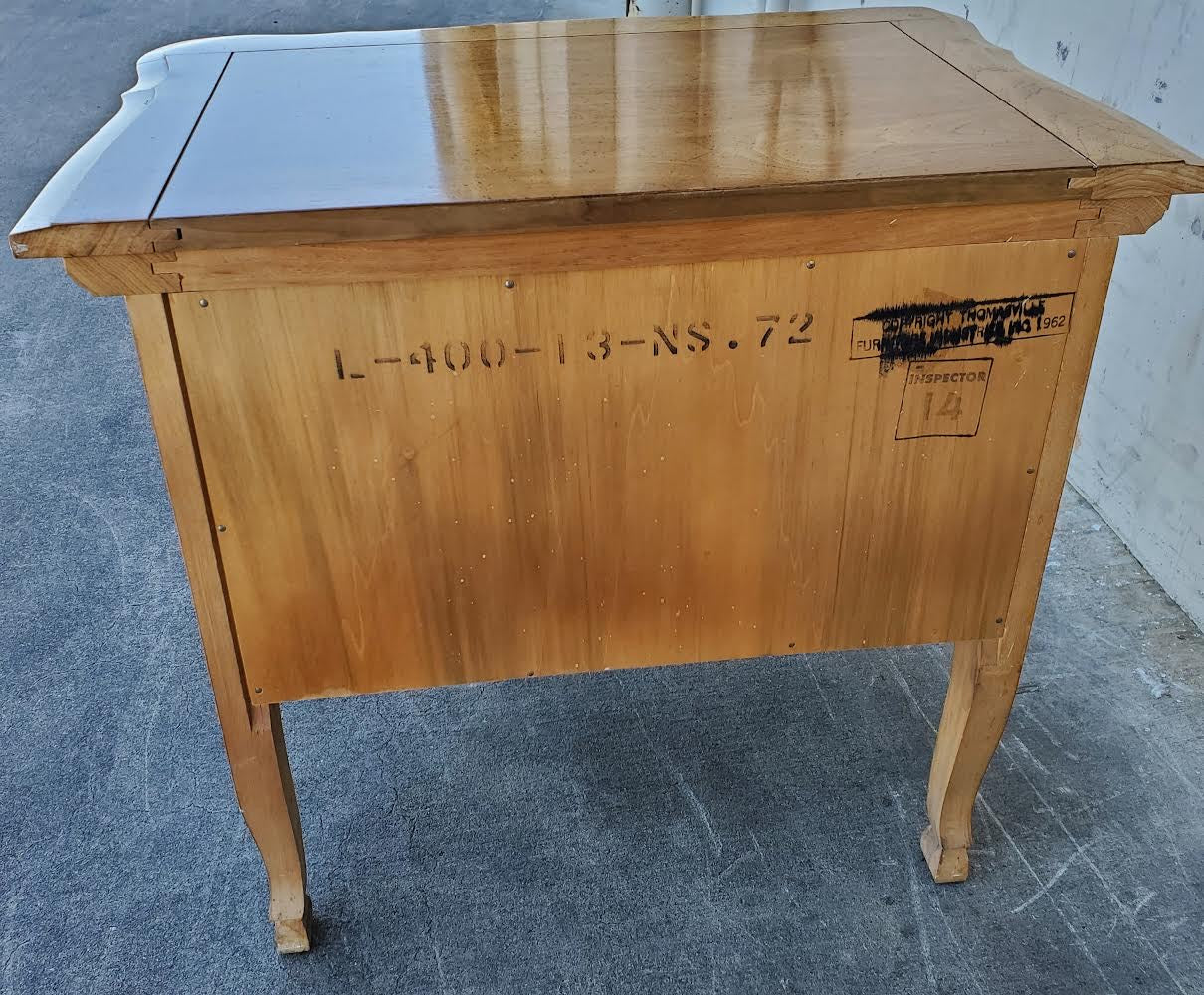 Thomasville style (2) end/side tables nightstands