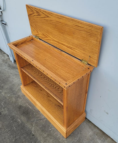 light wood small / short bookcase/ bookshelf with lid/top compartment