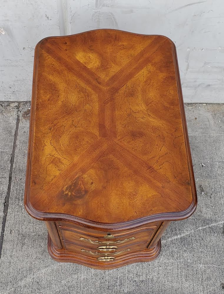 Nightstand/ end/side table