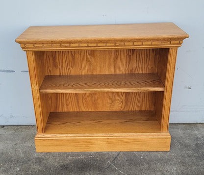 light wood small / short bookcase/ bookshelf with lid/top compartment