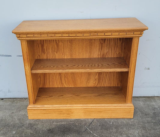 light wood small / short bookcase/ bookshelf with lid/top compartment