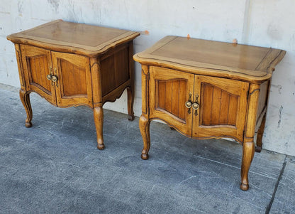 Thomasville style (2) end/side tables nightstands