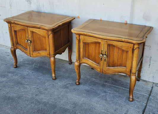 Thomasville style (2) end/side tables nightstands