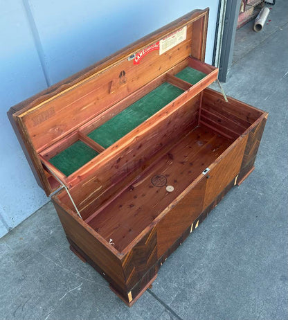 Lane cedar chest